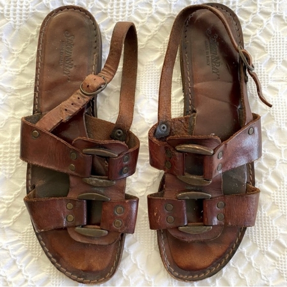 St. John's Bay Shoes - Vintage St. John's Bay Brown Leather Sandals